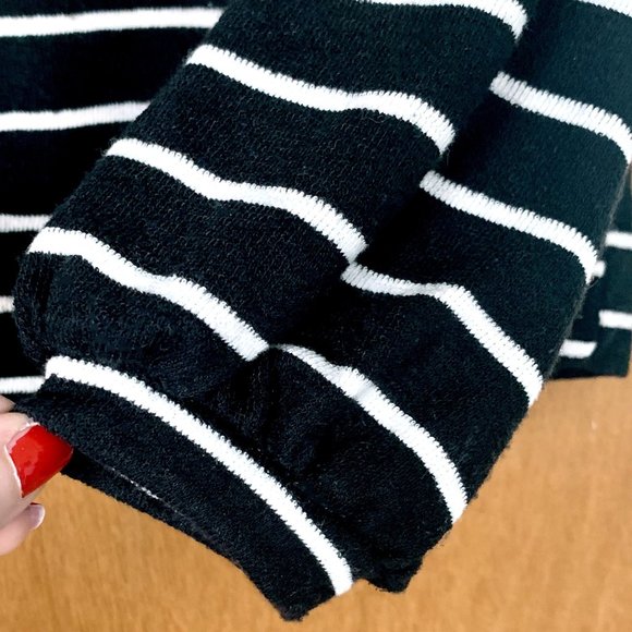 Monteau Black White Thin Striped Lightweight Cropped Sweater Junior's Small - Picture 3 of 4